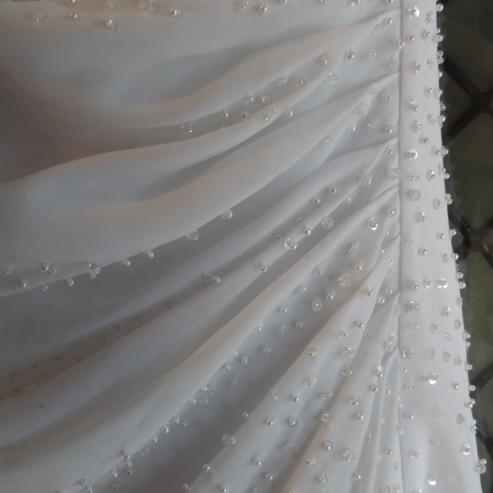 Davids Bridal wedding dress size 14 white with sequins and train - Picture 11 of 12